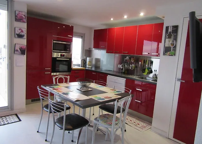 Апартаменты Grand Calypso Фронтиньян